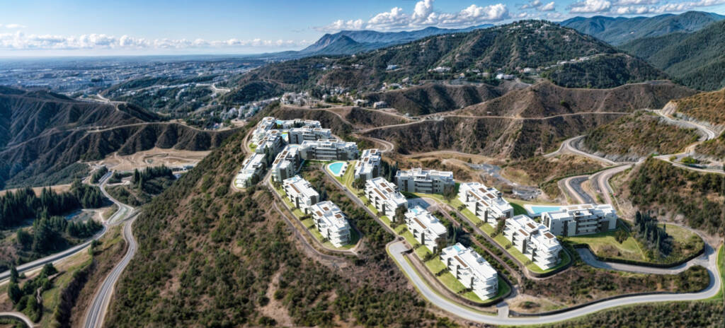 Una imagen cenital renderizado en un monte repleto de olivos. Se ve un completo con unos 19 edificios de viviendas blancos. Tiene espacios verdes y piscinas.